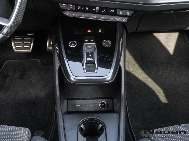 Q4 e-tron 40 *MATRIX*NAVI*SHZ*SPORTSITZE*LM 20*