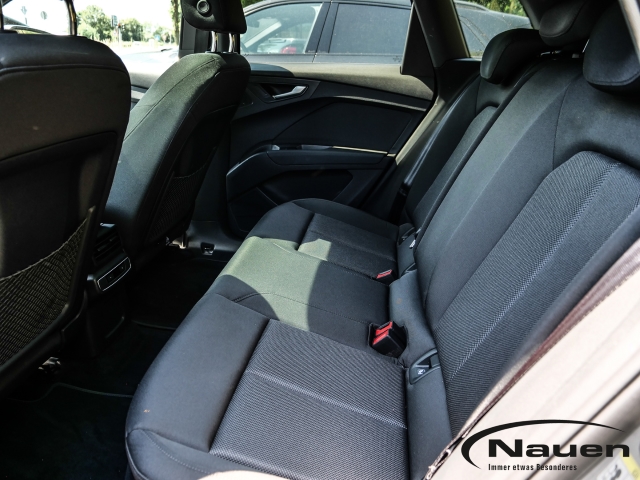 Q4 e-tron 40 150 kW *ACC*PANO*SONOS*KAMERA*SHZ*NAVI*