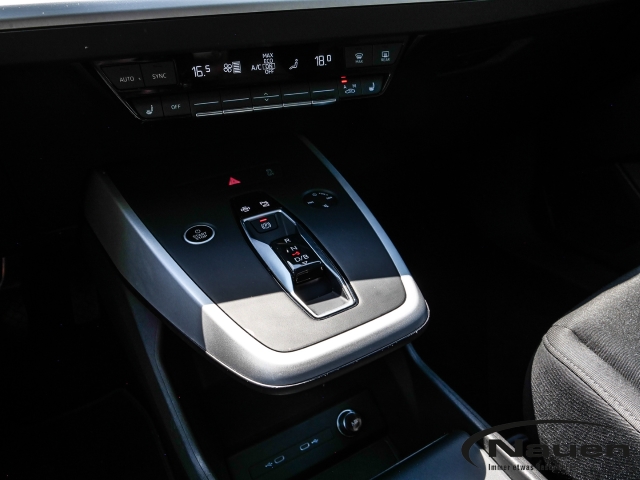 Q4 e-tron 40 150 kW *ACC*PANO*SONOS*KAMERA*SHZ*NAVI*