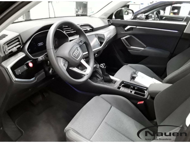 Q3 S-tronic *AHK*NAVI*SHZ*INTERFACE*DESIGN-PAKET*
