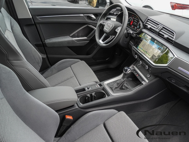 Q3 S-tronic *AHK*NAVI*SHZ*INTERFACE*DESIGN-PAKET*
