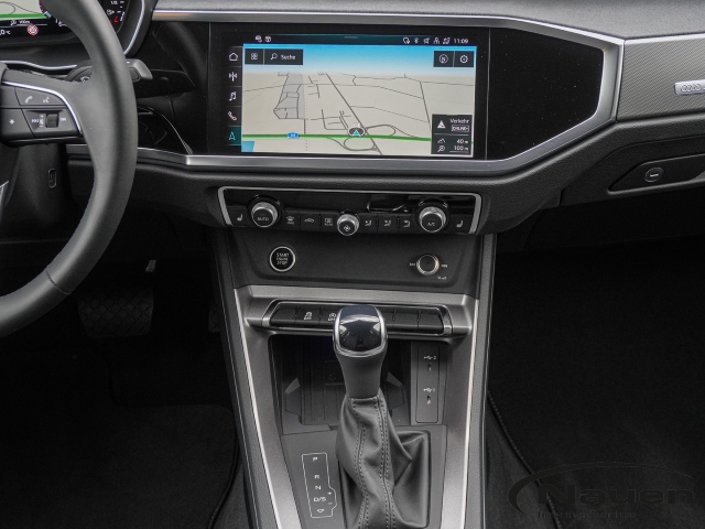 Q3 S-tronic *AHK*NAVI*SHZ*INTERFACE*DESIGN-PAKET*