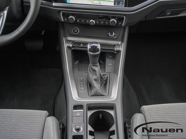 Q3 S-tronic *AHK*NAVI*SHZ*INTERFACE*DESIGN-PAKET*
