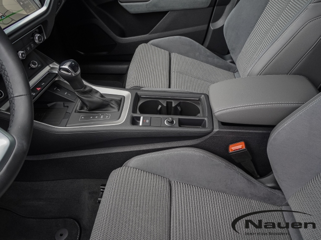 Q3 S-tronic *AHK*NAVI*SHZ*INTERFACE*DESIGN-PAKET*