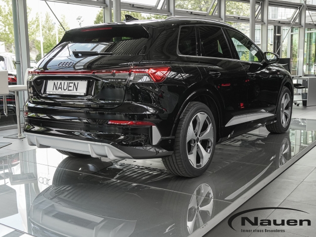 Q4 e-tron performance 210 kW StandHZG AHK- Panod
