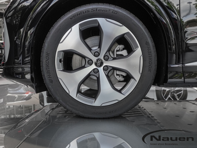Q4 e-tron performance 210 kW StandHZG AHK- Panod