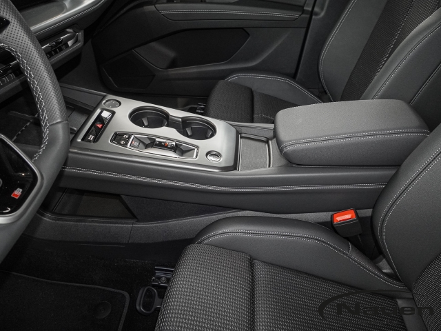 Q4 e-tron performance 210 kW StandHZG AHK- Panod