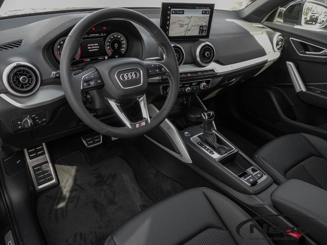 Q2 40 TFSI quattro S line Pano* Matrix* Carplay*