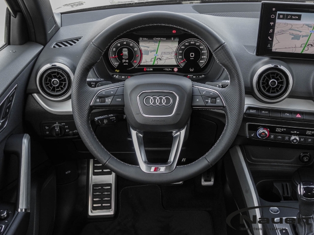 Q2 40 TFSI quattro S line Pano* Matrix* Carplay*
