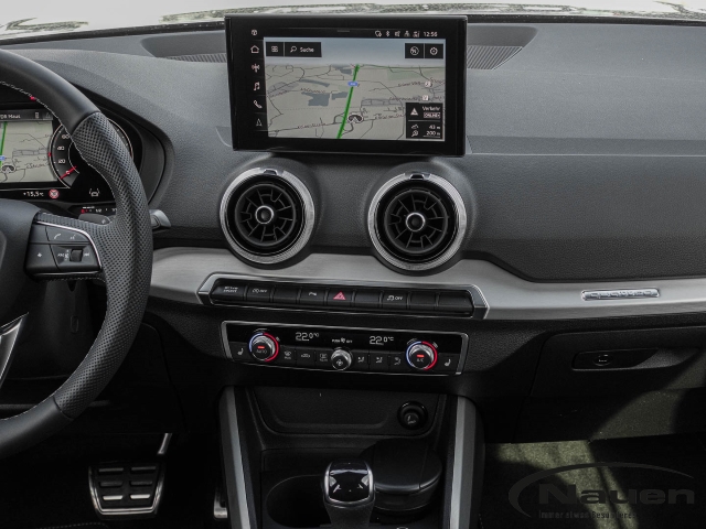 Q2 40 TFSI quattro S line Pano* Matrix* Carplay*