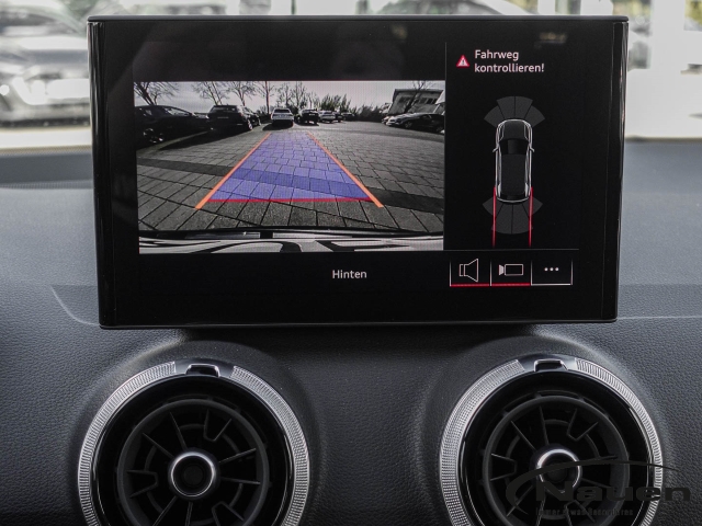 Q2 40 TFSI quattro S line Pano* Matrix* Carplay*