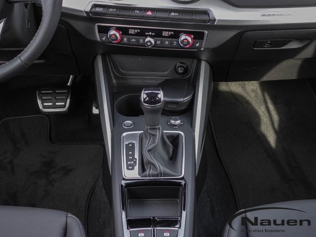 Q2 40 TFSI quattro S line Pano* Matrix* Carplay*