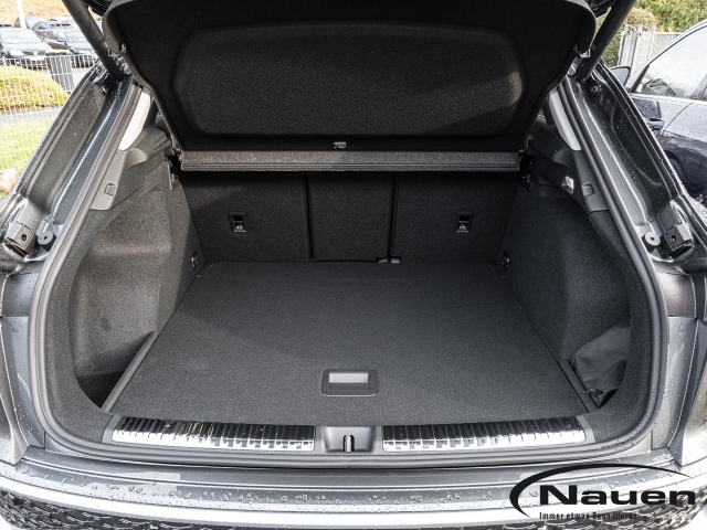 Q3 TFSI S tronic S-LINE TECH+ PANO AHK LM19