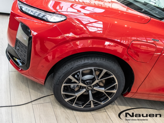 Q3 e-hybrid S Sportpaket Navi Digitales Cockpit Soundsystem 360 Kamera LED ACC El. Heckklappe