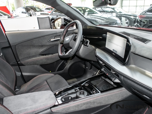 Q3 e-hybrid S Sportpaket Navi Digitales Cockpit Soundsystem 360 Kamera LED ACC El. Heckklappe