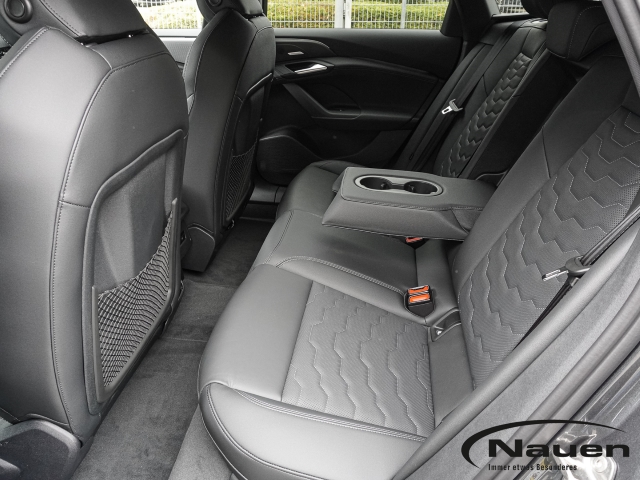 A6 e-tron Avant performance 270 kW S line business
